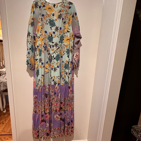 Johnny was gorgeous gown with pockets/ very beautiful. - Picture 3 of 14